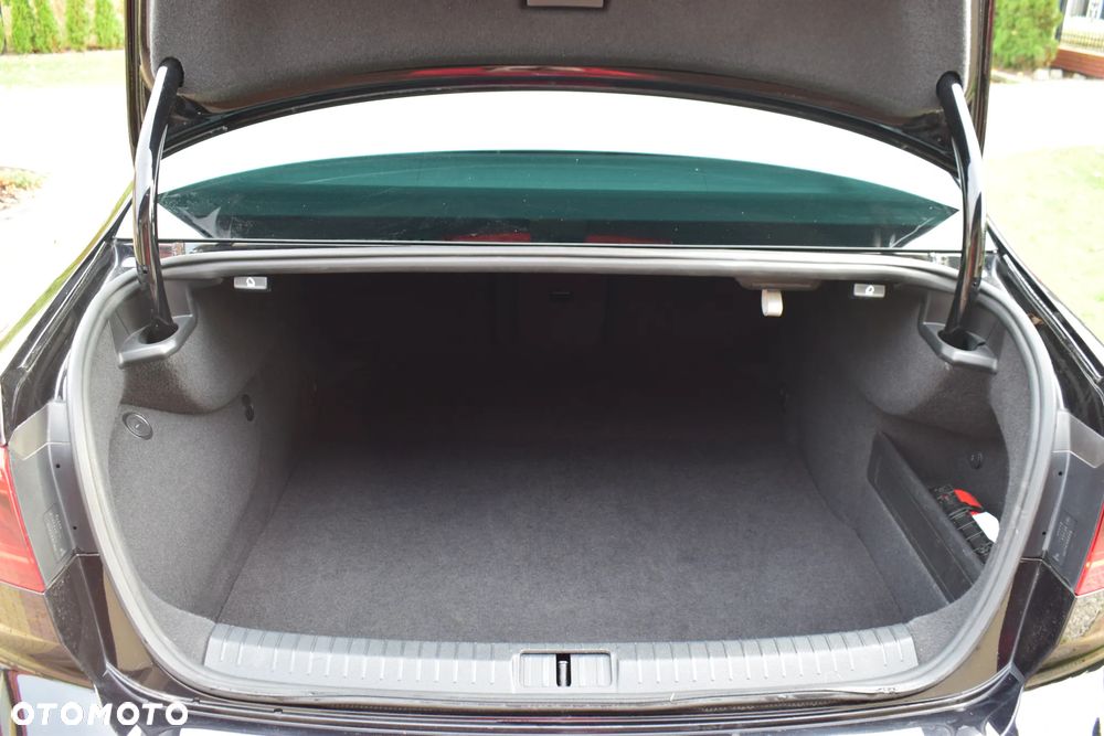 Volkswagen Passat - 16