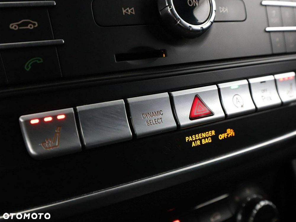 Mercedes-Benz CLA 180 7G-DCT Urban - 27