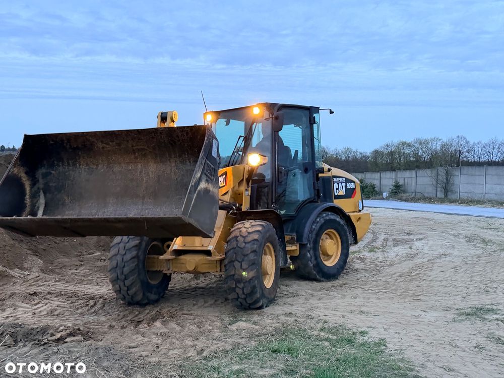Caterpillar ŁADOWARKA CAT 906M 906 907 908 łyżka pług widły  Liebherr 506 Volvo L25 - 7