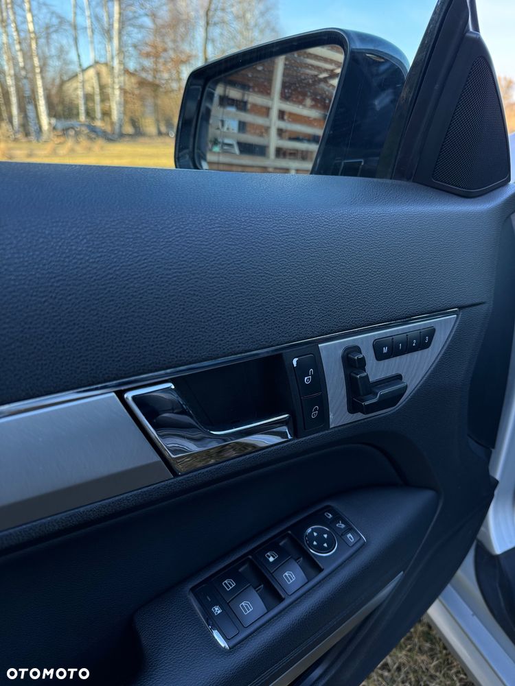 Mercedes-Benz Klasa E 350 CDI DPF BlueEFFICIENCY 7G-TRONIC Avantgarde - 17