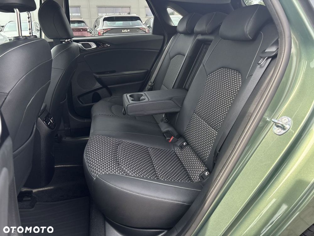 Kia Ceed - 11