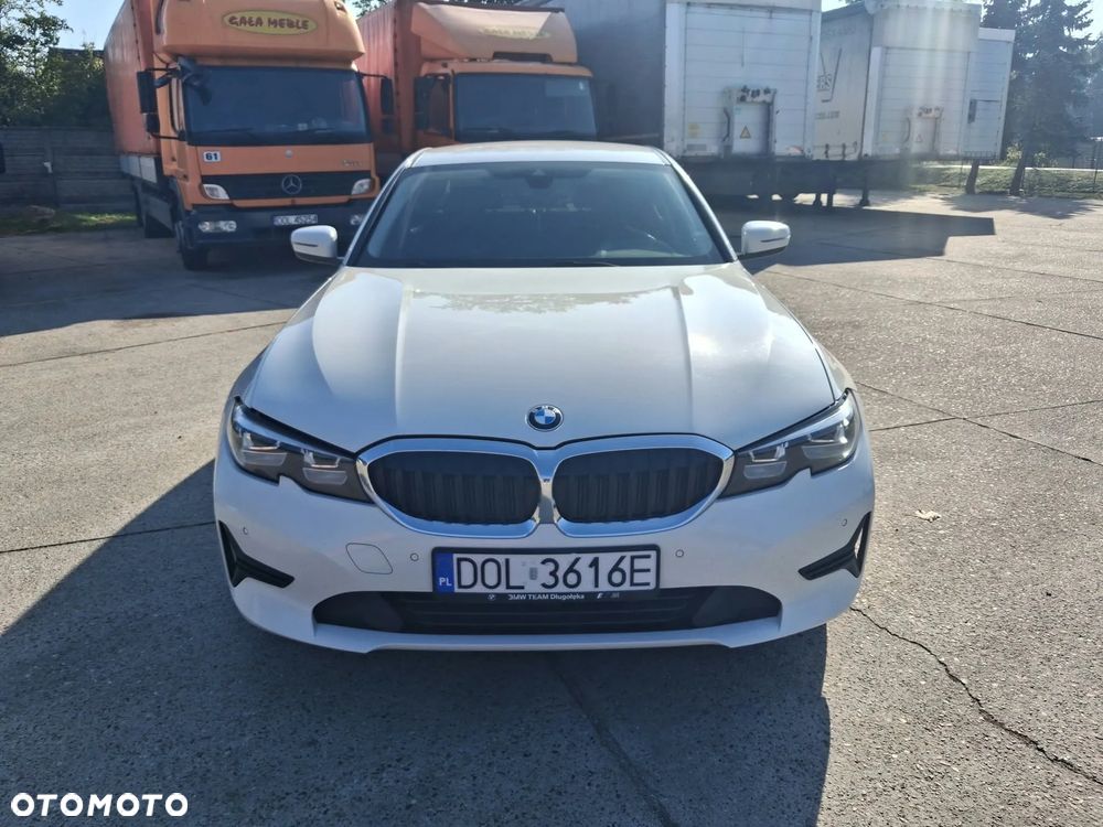 BMW 318I 2020 photo 4