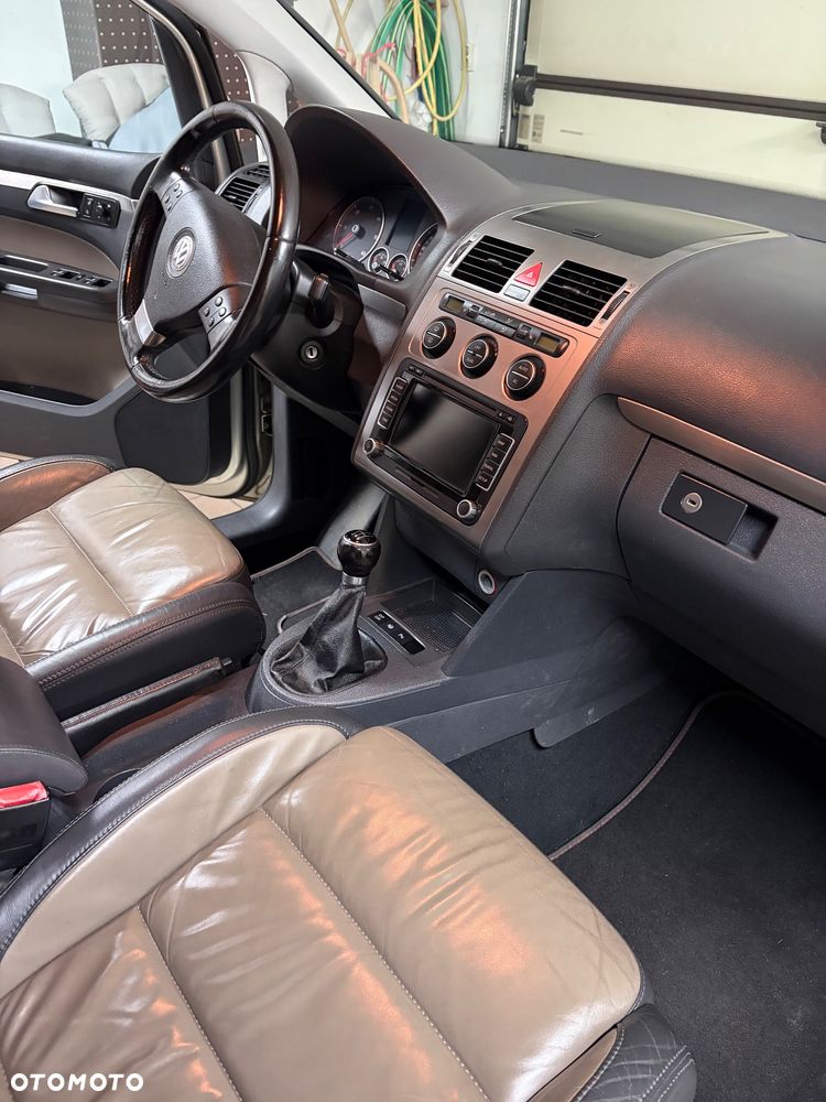 Volkswagen Touran 2.0 TDI DPF Highline - 12