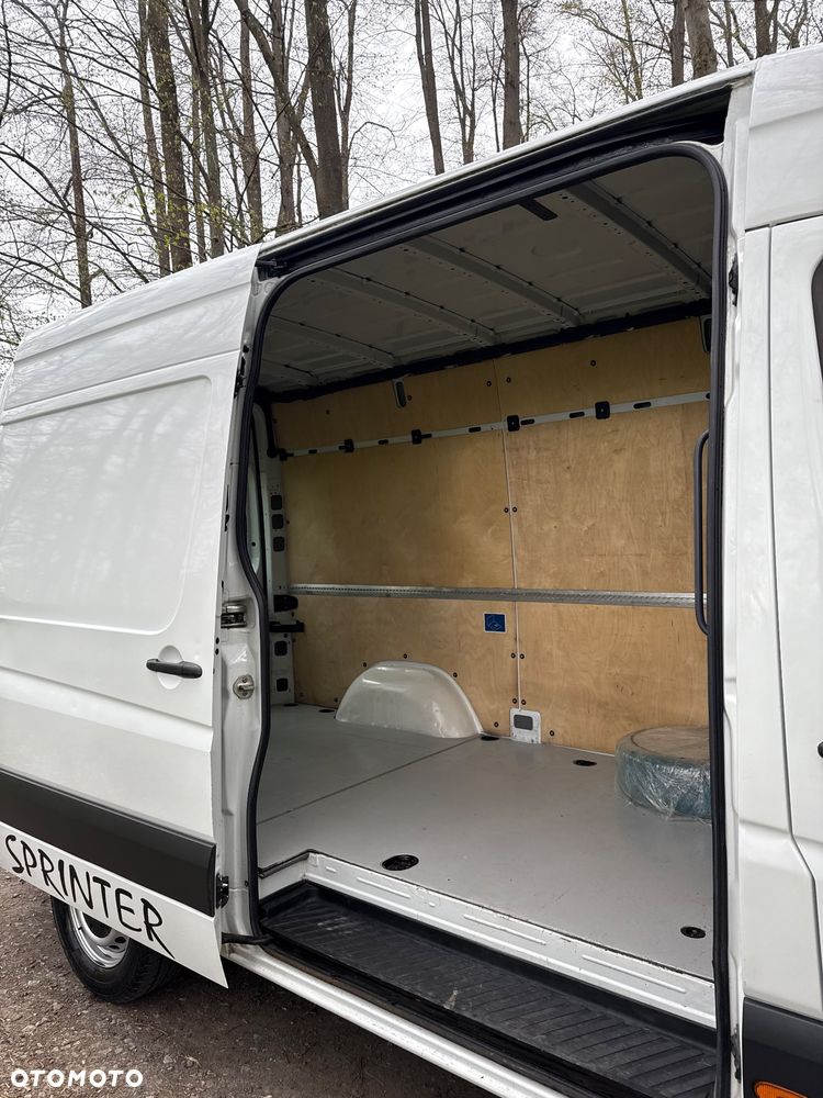 Mercedes-Benz Sprinter - 12
