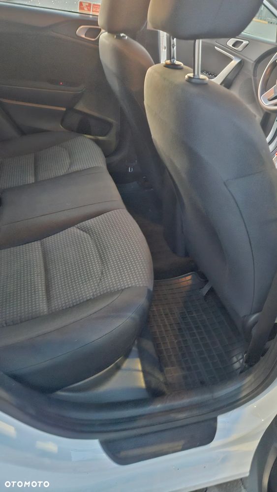 Kia Ceed 1.4 L Business Line - 24