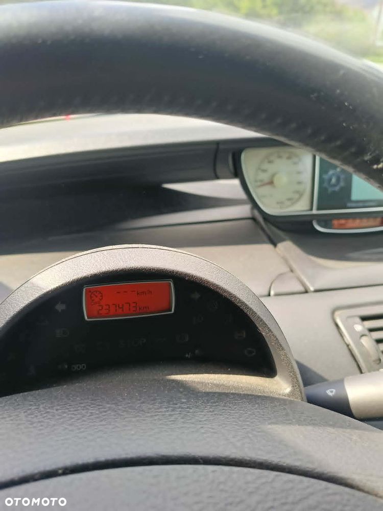 Peugeot 807 HDi 165 Family - 7
