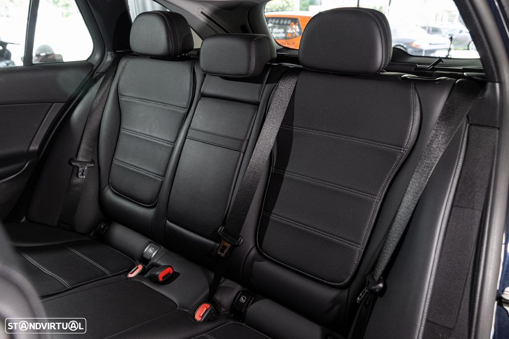 Mercedes-Benz C 300 e - 32