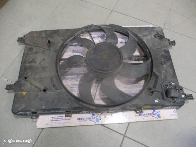 Ventilador 0130308454  16457019  13352273  0130308114  16457006  970559351   3135104038  52430903  52438207 3135103785 3135104045 OPEL ASTRA J FASE 1 2012 1.7CDTI 110CV 5P BRANCO BOSCH DANIFICADO - 1