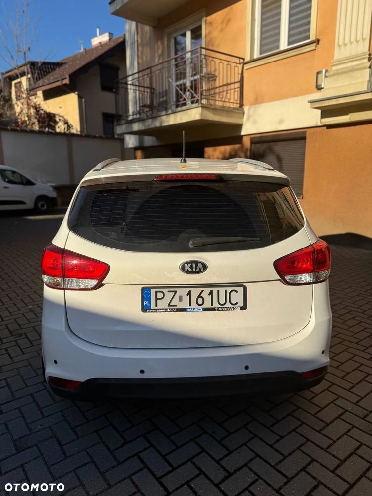 Kia Carens - 4