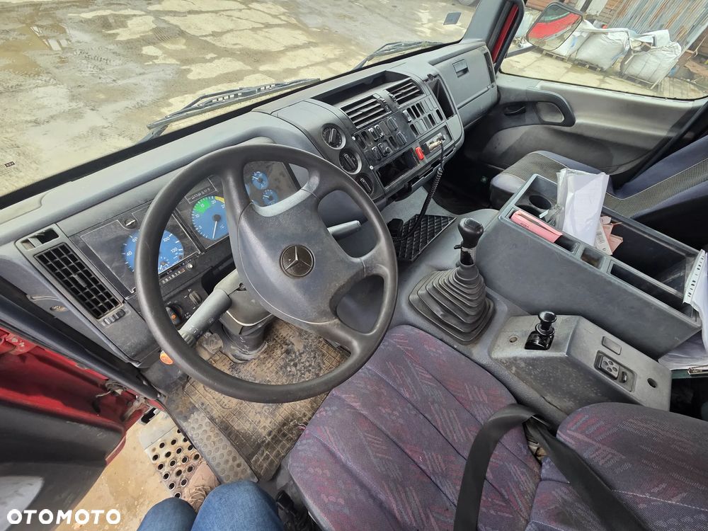 Mercedes-Benz 1828 - 8