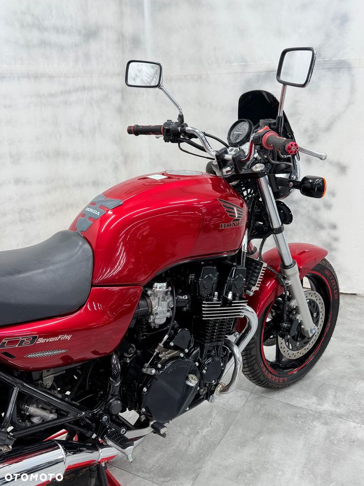 Honda CB - 12