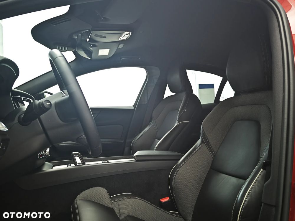Volvo S60 B5 B R-Design - 14