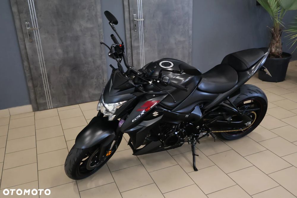 Suzuki GSX - 15