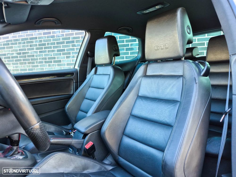 VW Golf 2.0 GTI DSG - 26
