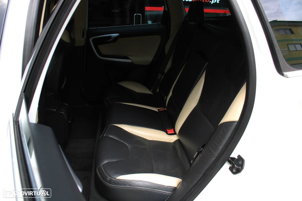 Volvo XC 60 2.0 D3 R-Design Geartronic - 26