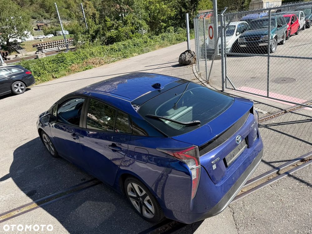 Toyota Prius Hybrid - 4