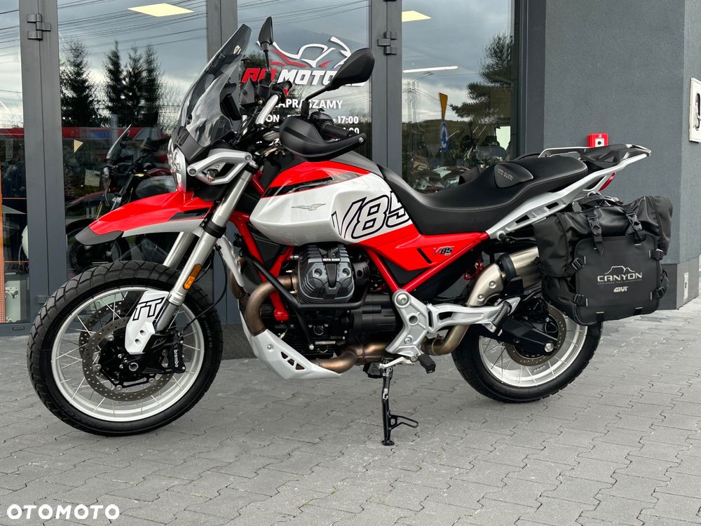 Moto Guzzi V85 - 30