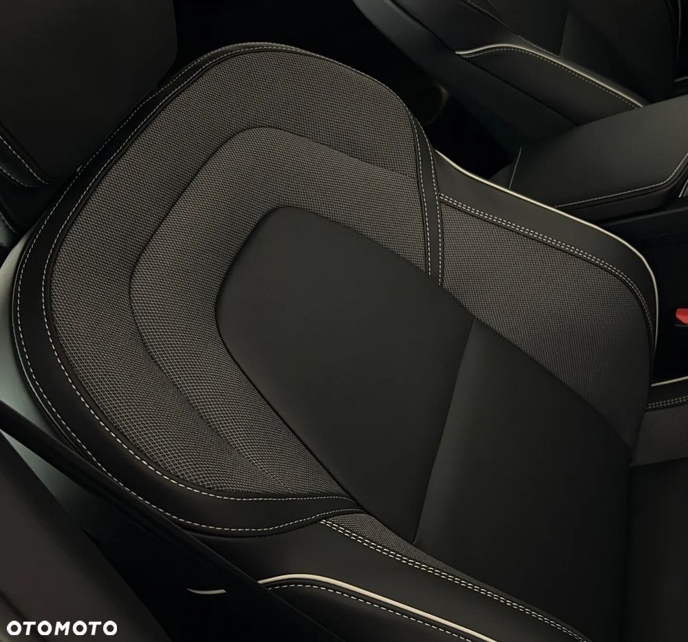 Volvo XC 60 B5 B AWD Plus Dark - 12