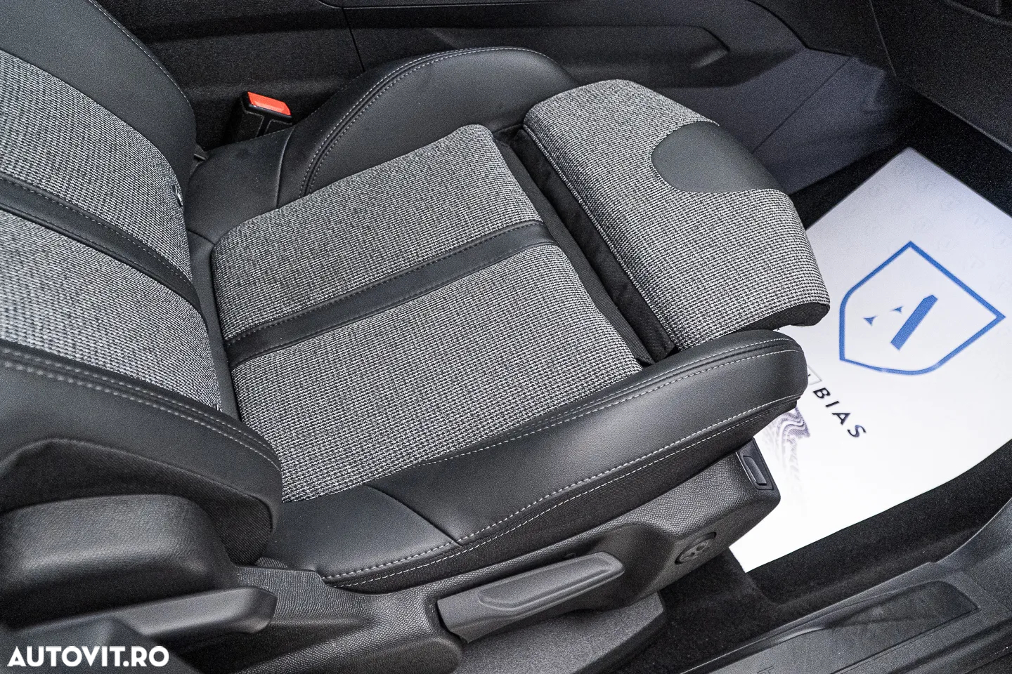 Peugeot 3008 1.2 PureTech Turbo S&S EAT8 Allure - 39