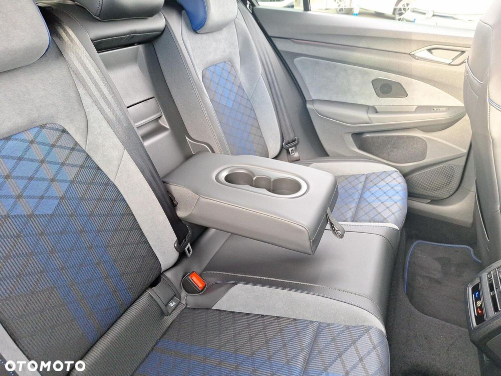 Volkswagen Golf - 26