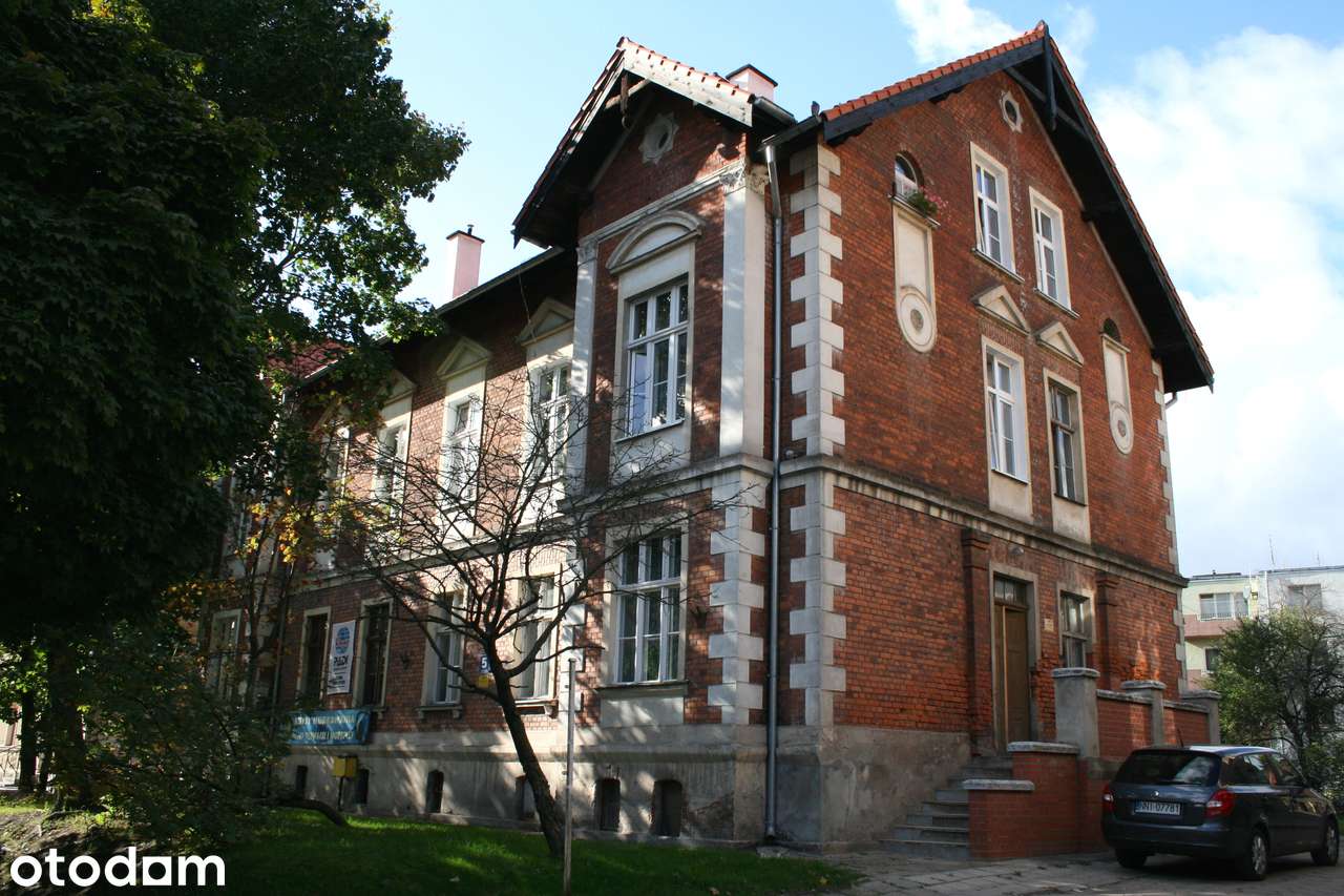 Mieszkanie / Lokal w kamienicy przy Dąbrowszczaków