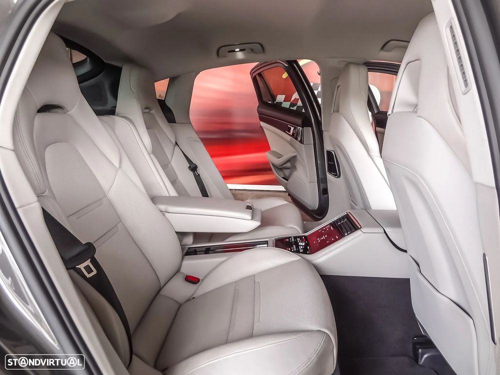 Porsche Panamera 4 E-Hybrid - 27