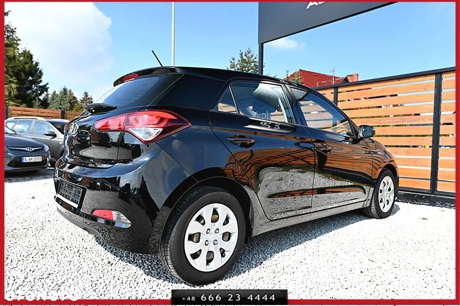 Hyundai i20 1.2 Pure - 12