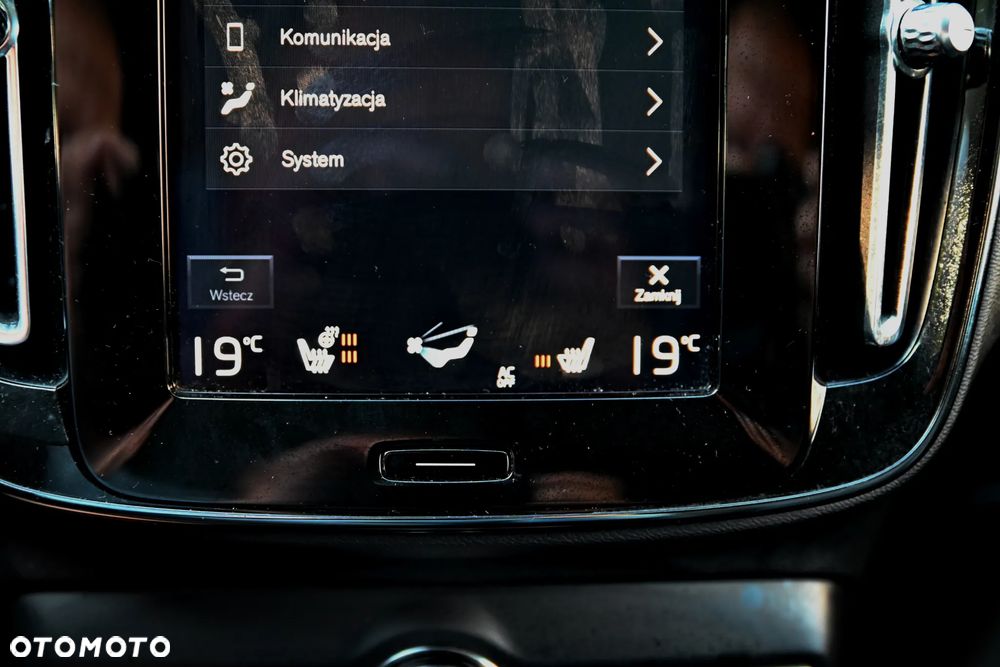 Volvo XC 40 T3 Geartronic Momentum Pro - 29