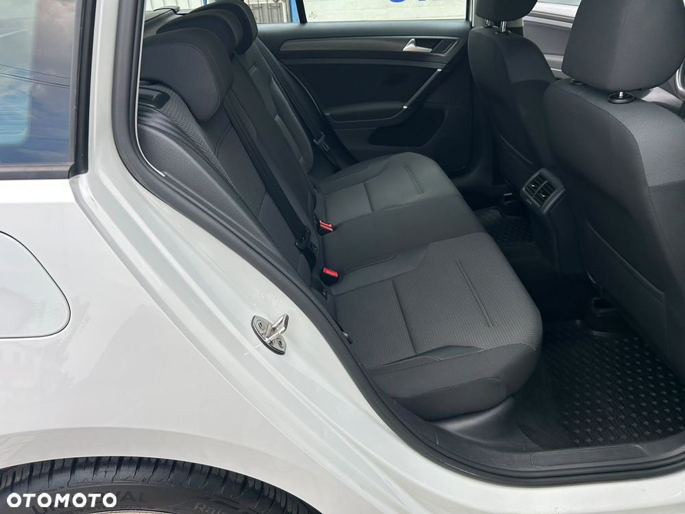 Volkswagen Golf 1.6 TDI BMT Comfortline - 22