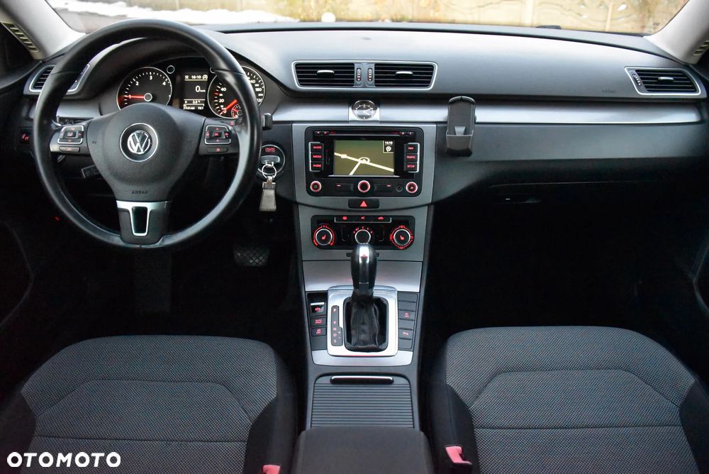 Volkswagen Passat 2.0 TDI DSG Comfortline - 24