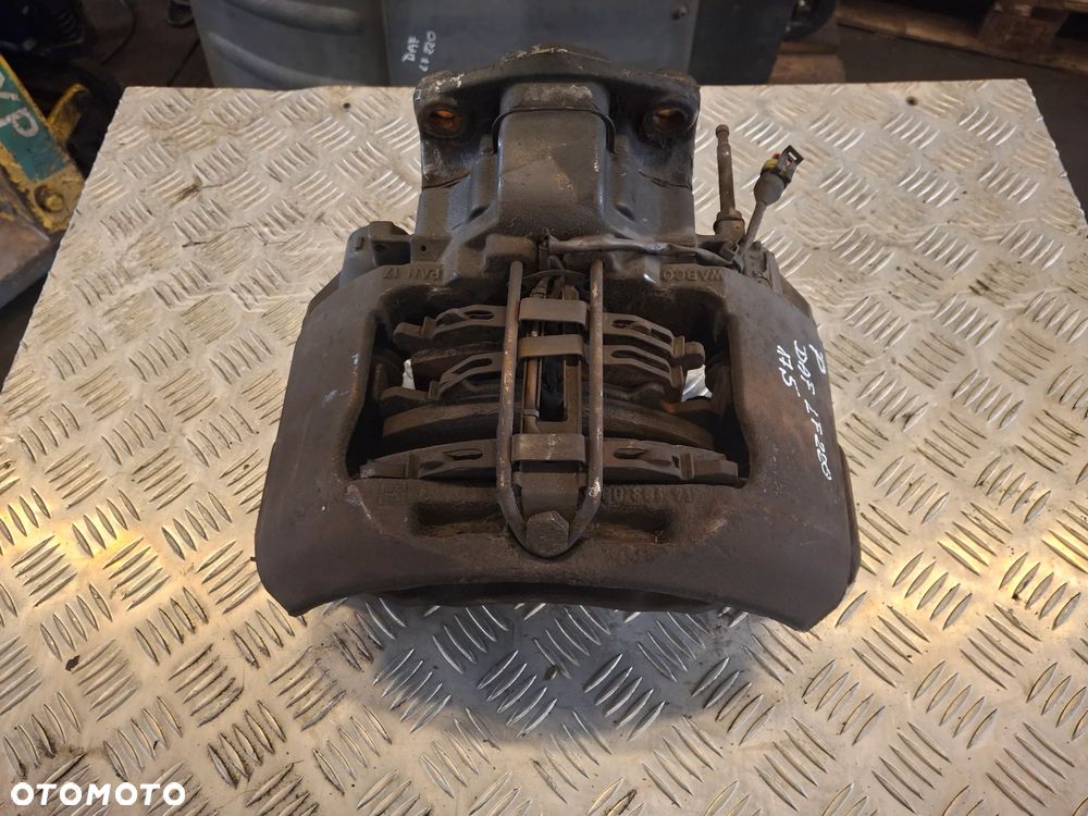 ZACISK HAMULCOWY PRAWY 17,5 8 SZPILEK DAF LF 220 EURO 6