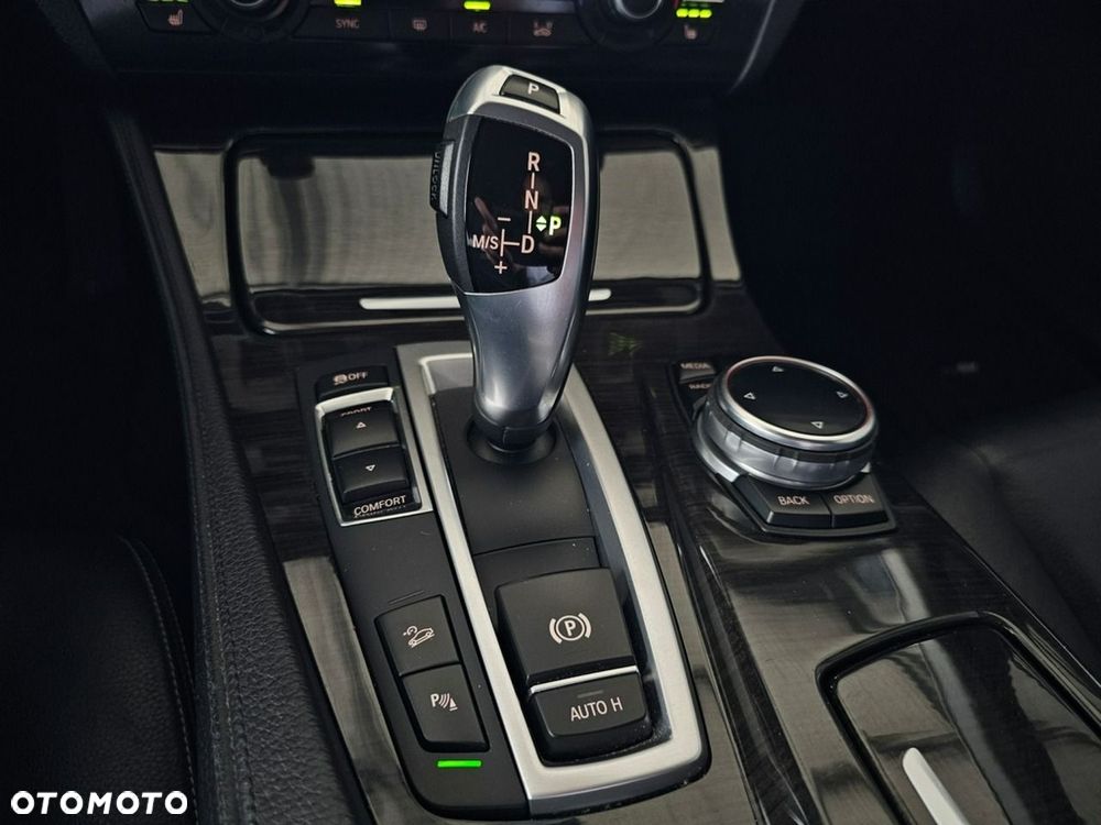 BMW Seria 5 520d xDrive Luxury Line - 22