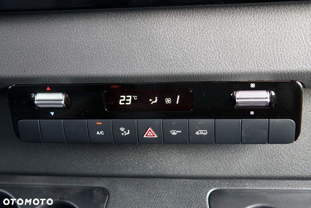 Mercedes-Benz Sprinter - 14