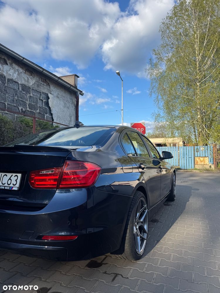 BMW Seria 3 320i - 2