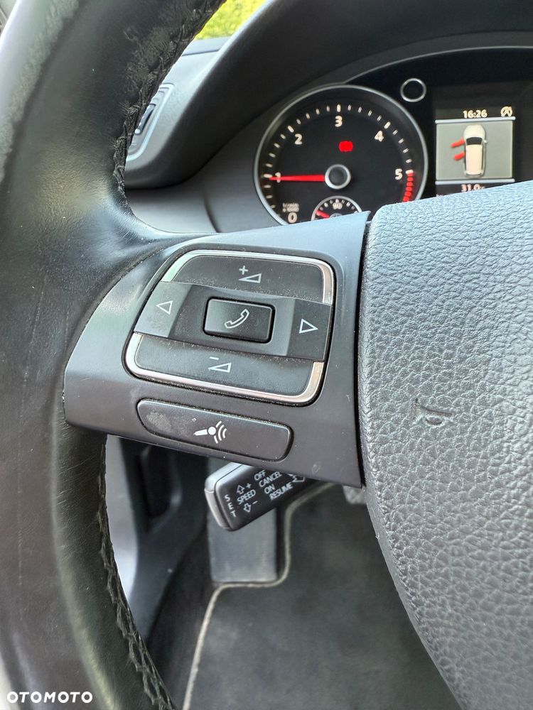 Volkswagen Passat 2.0 TDI Highline - 33
