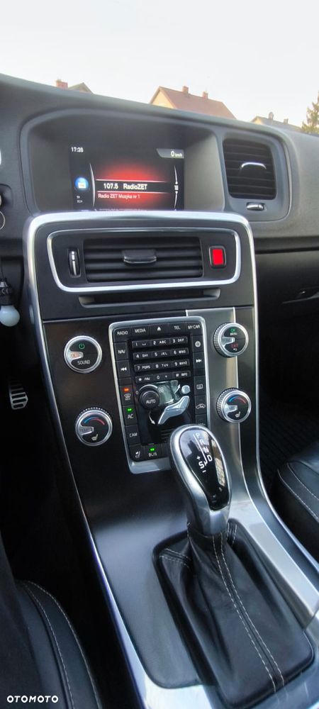 Volvo S60 T5 Geartronic RDesign - 25