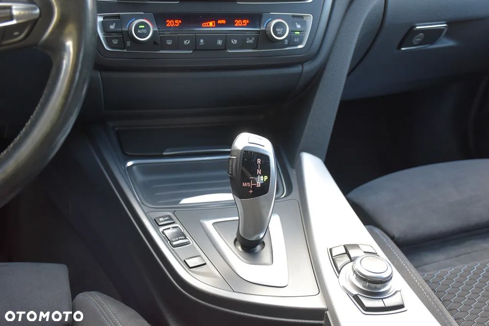 BMW Seria 3 320d DPF Edition Sport - 30