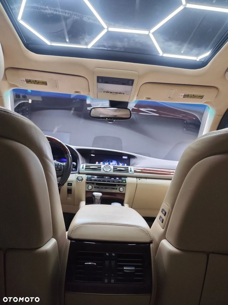 Lexus LS - 18
