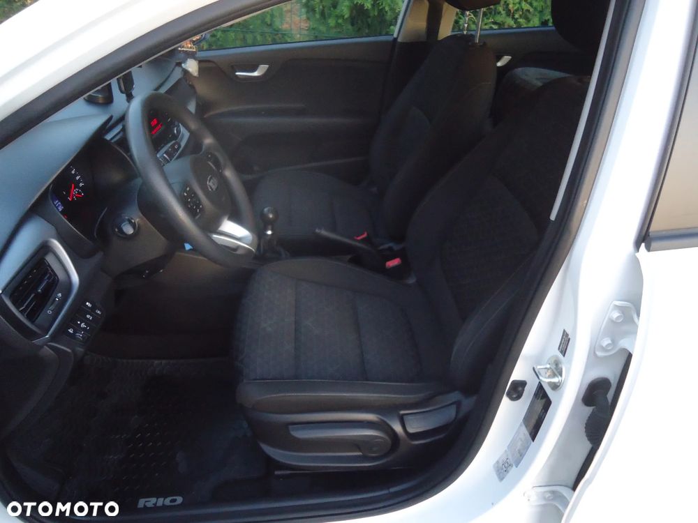 Kia Rio - 10