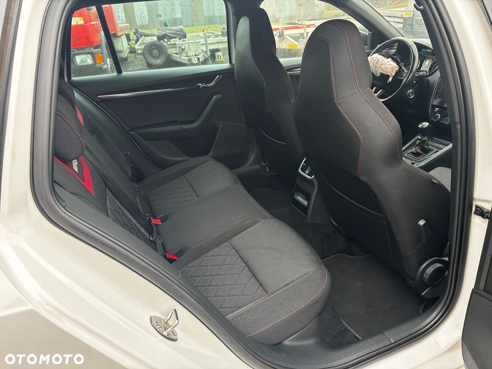 Skoda Octavia 2.0 TDI (Green tec) RS - 23