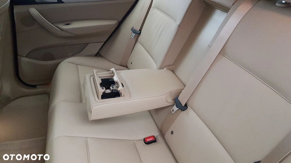 BMW X3 xDrive20i Advantage - 11