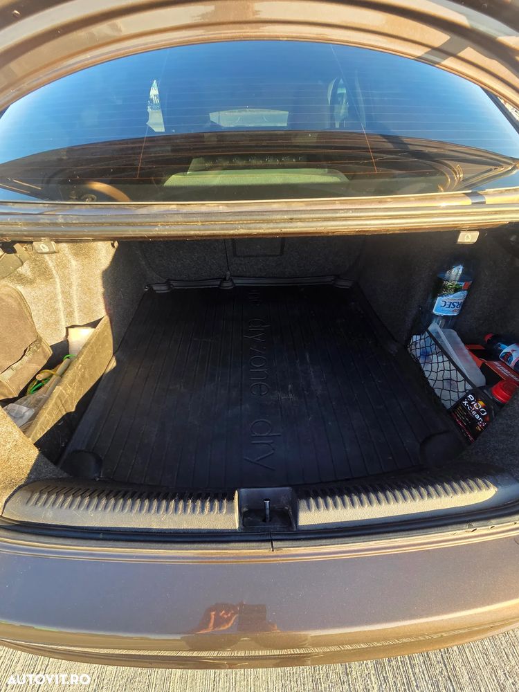 Volkswagen Jetta 1.6 TDI CR DPF DSG Highline - 23