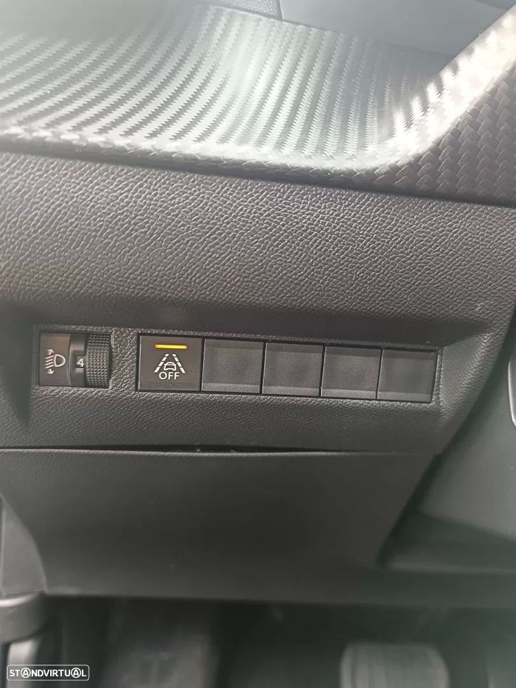 Peugeot 2008 PureTech 130 EAT8 Allure - 32