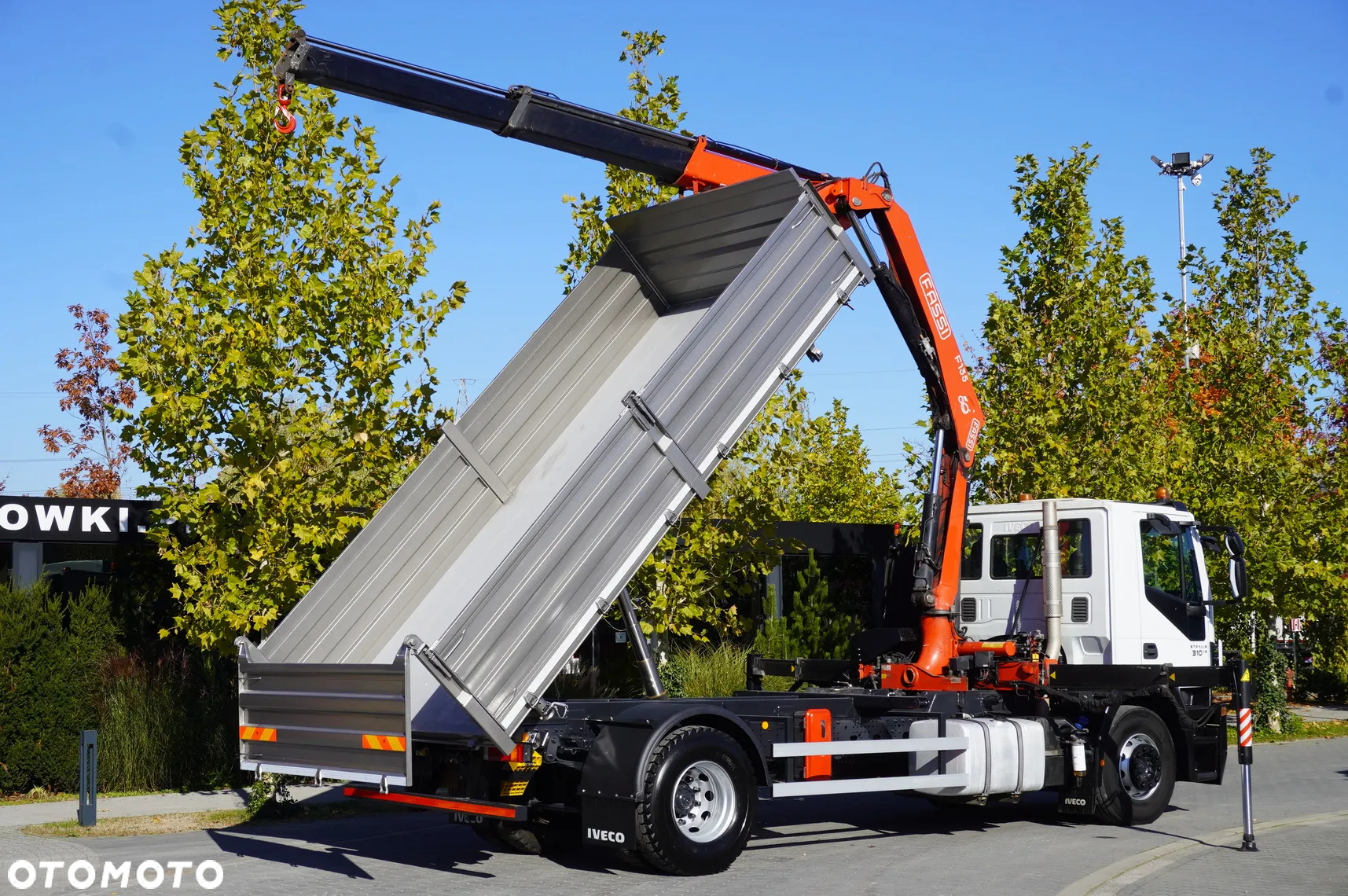 Iveco Stralis 310 E6 / NOWA Wywrotka 3-stronna / Dźwig Fassi F135 z pilotem - 15