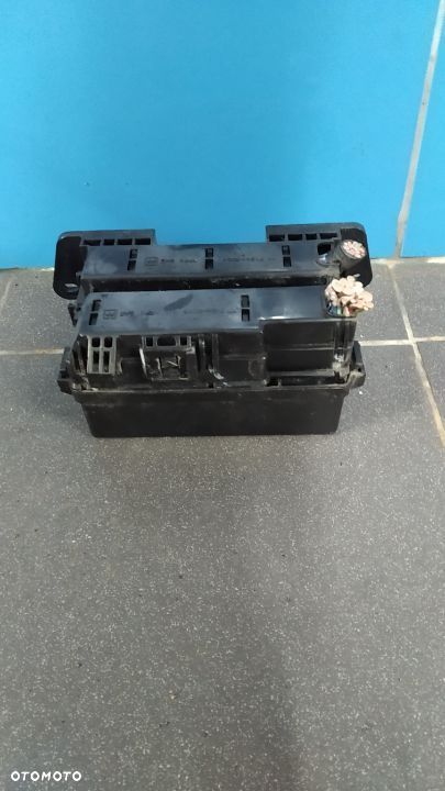 Skrzynka bezpieczników Nissan Terrano 2 71543024 - 2