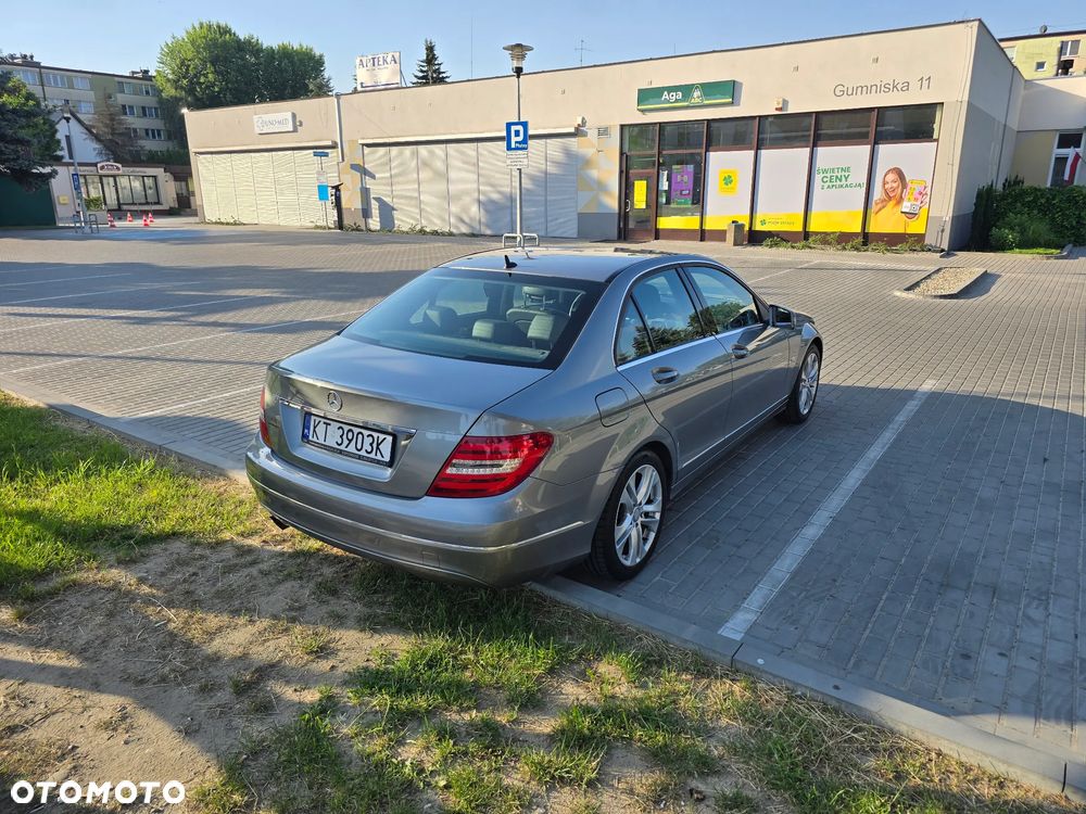 Mercedes-Benz Klasa C 180 CGI BlueEff Avantgarde - 4