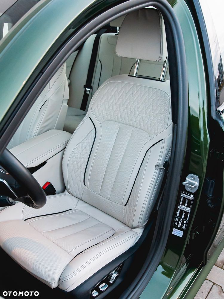 BMW Seria 5 M550i xDrive - 30