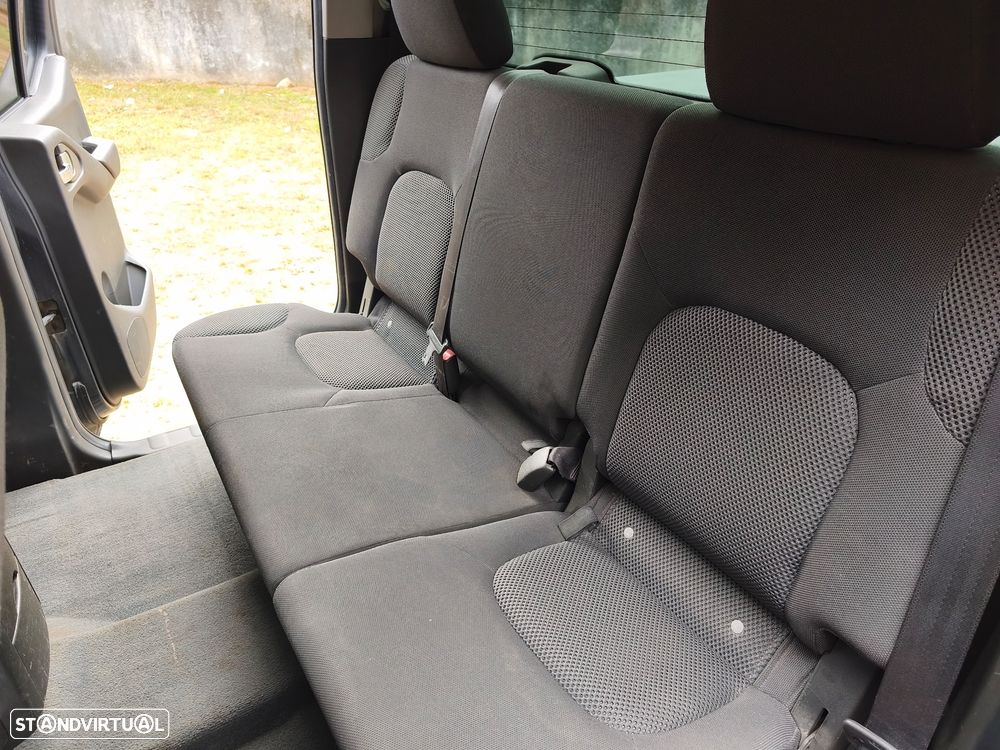 Nissan Navara 2.5 dCi CD LE - 35