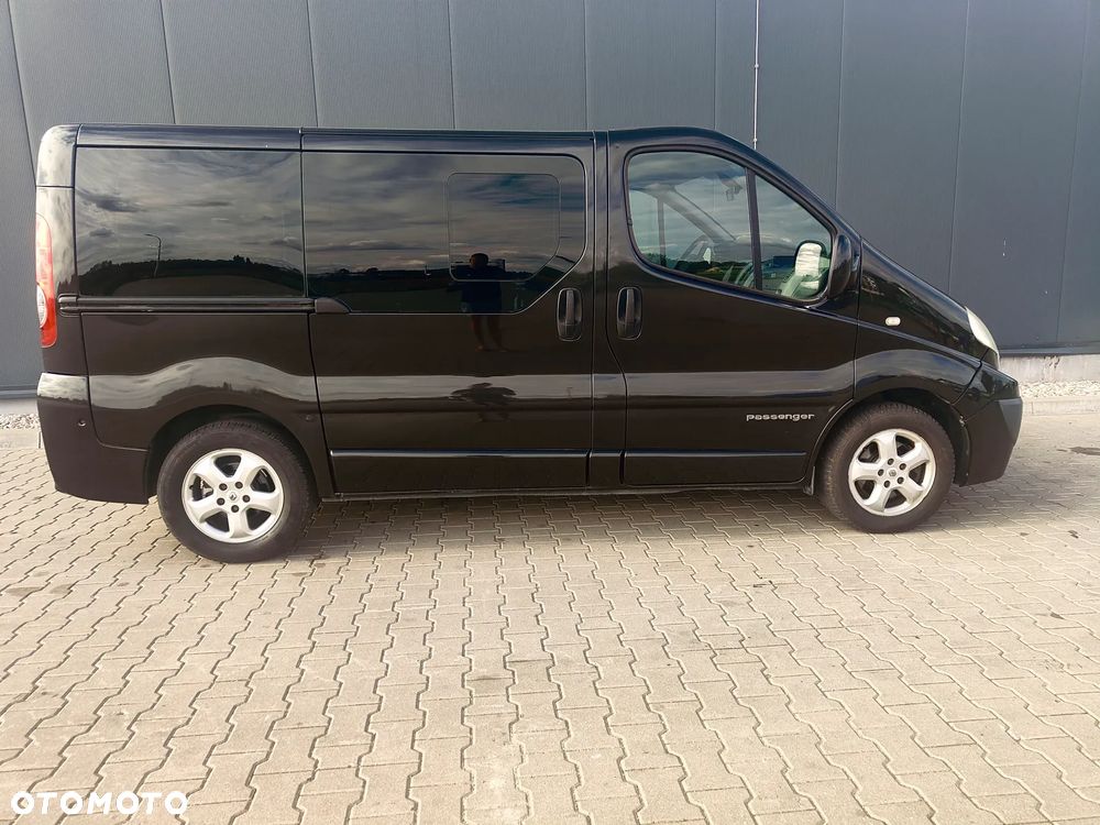 Renault Trafic 2.0 dCi 115 FAP Passenger Black Edition - 4