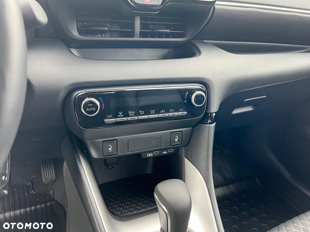 Toyota Yaris Hybrid 1.5 Executive - 24